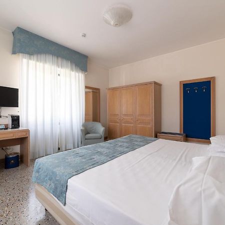 Hotel La Dependance By Casa Bianca Lido di Jesolo Esterno foto